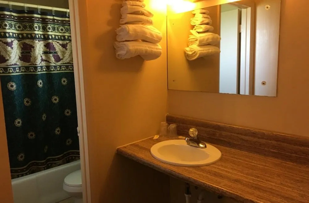 Deluxe Inn