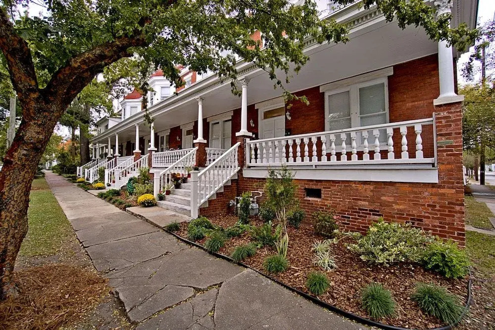Modern Apartment Near Forsyth