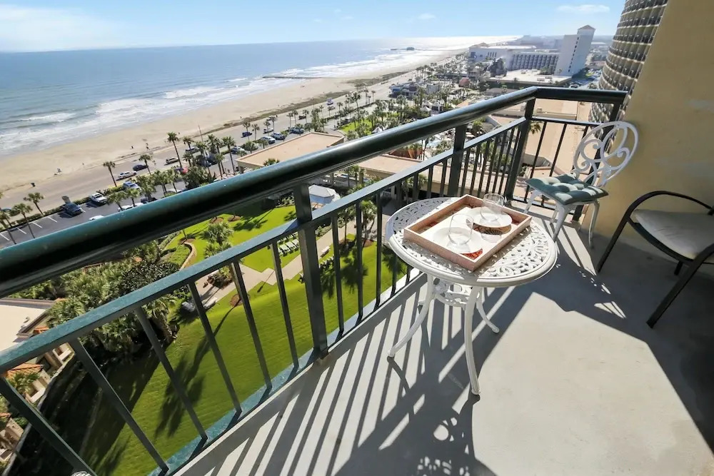 Luis' Lair by Ryson Vacation Rentals