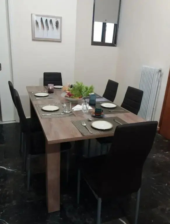 Comfortable 4th fl flat ideal for up to 8 people