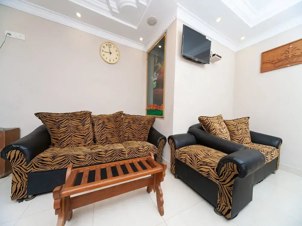 OYO 15477 New Royal Inn