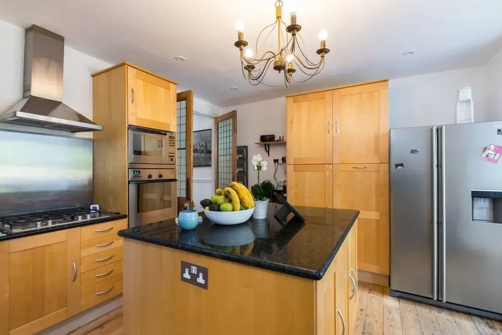 Fabulous 4-Bed House in Fulham with Garden!