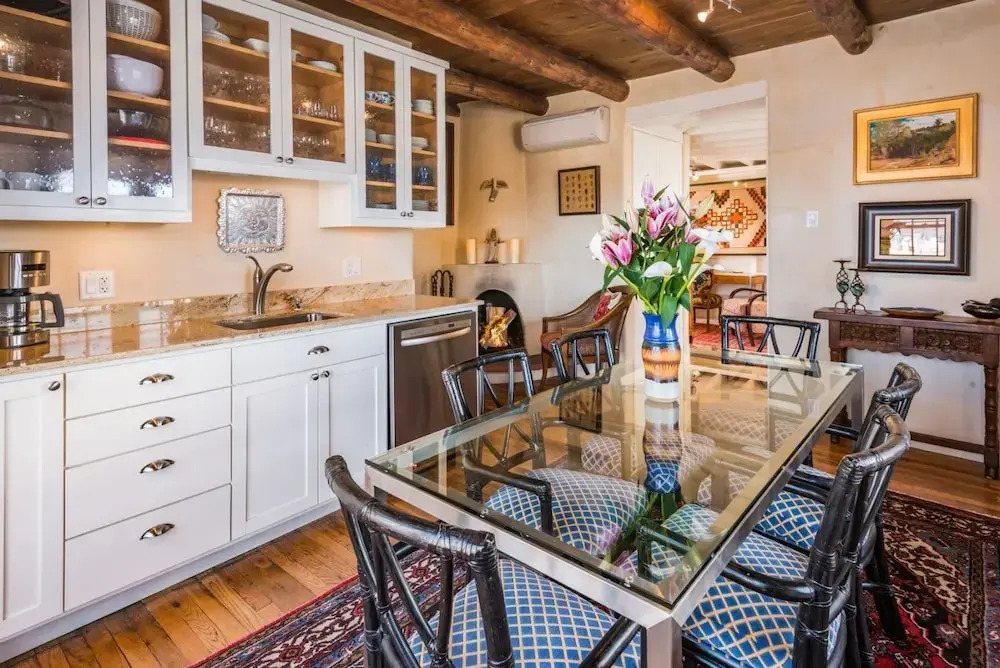 El Caminito - Magnificent East Side Home, Flooded With Light