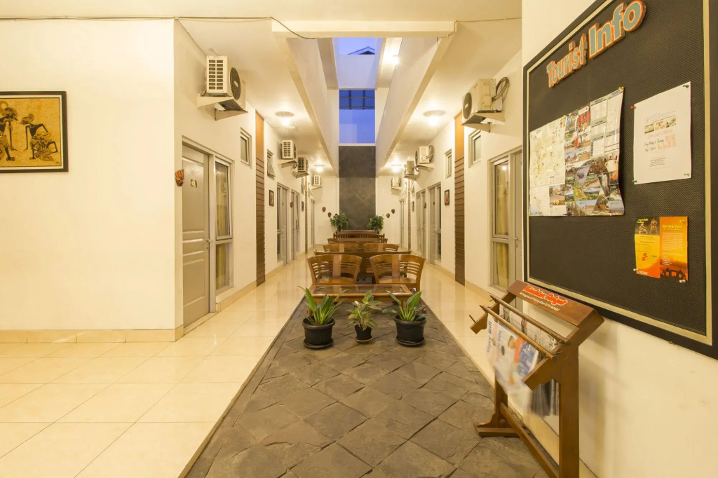 Poncowinatan Hotel