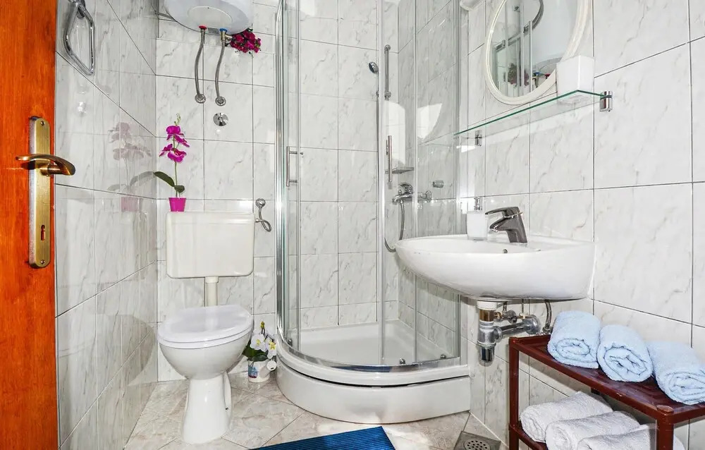 Stunning Home in Baska Voda With Wifi and 2 Bedrooms