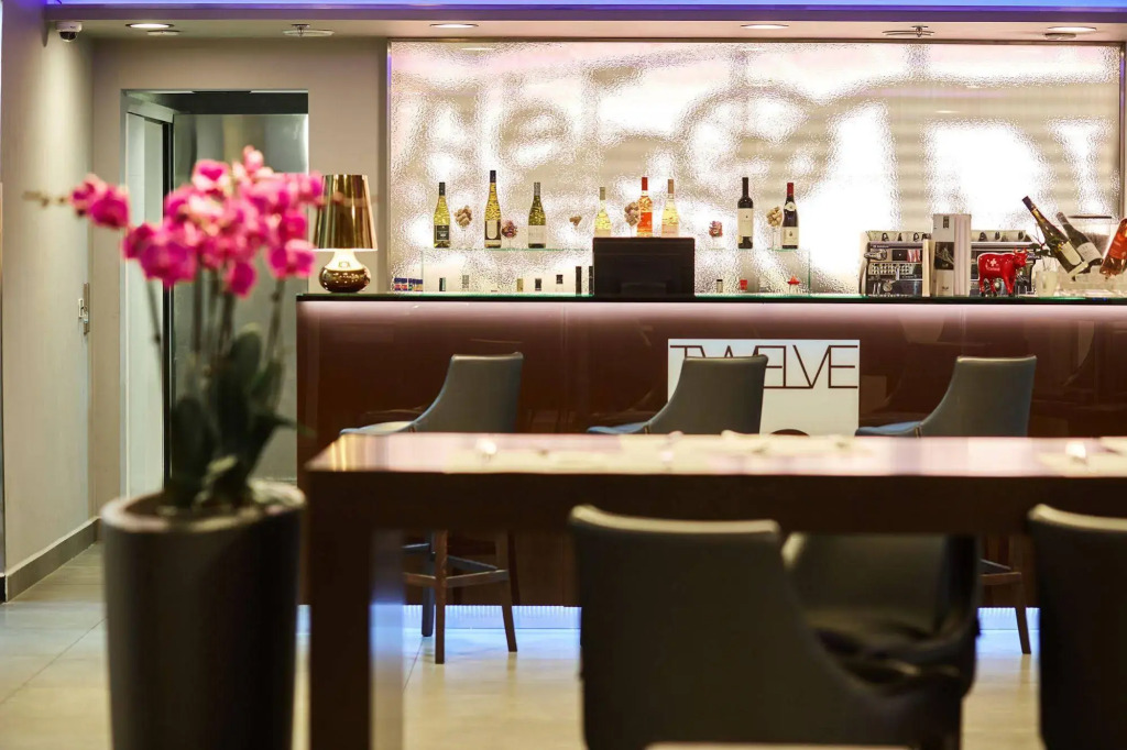 12 Revay Hotel