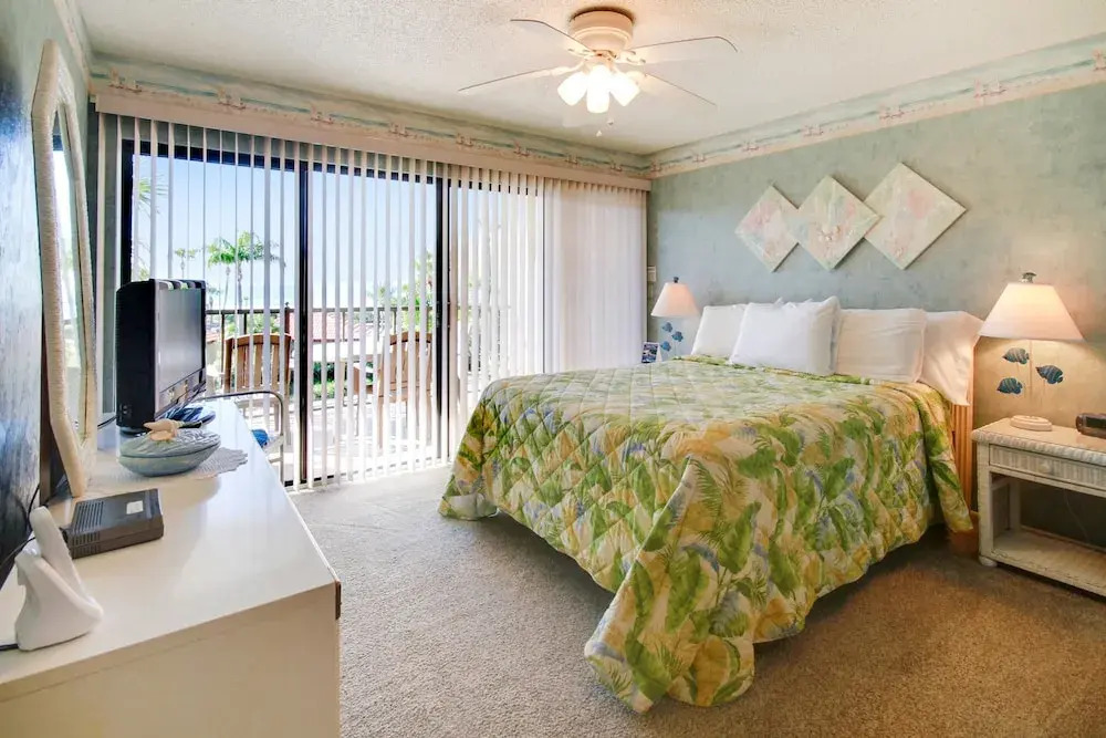 Land's End 307 Building 1 Gulf View / End Unit / 2 Balconies!
