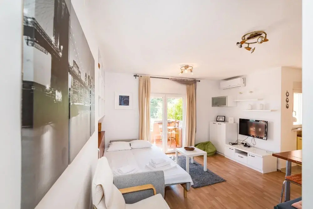 Mirella Cosy Apartment With Two Bedrooms