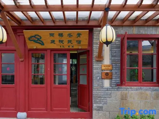 Two Holly Trees Coastal Courtyard Homestay (Yantai Mountain Scenic Area)