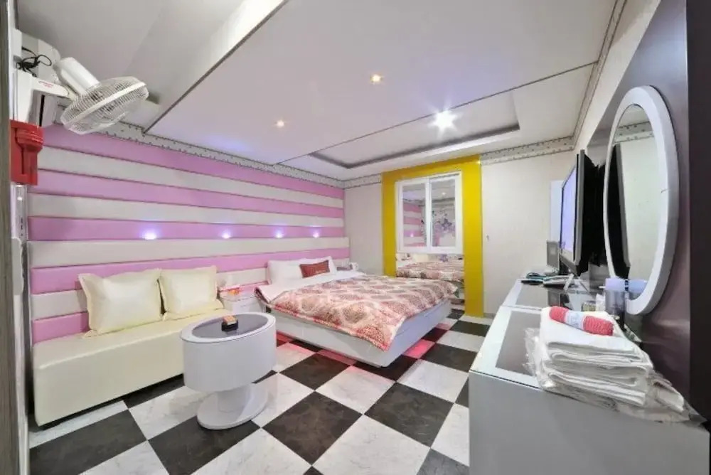 Cheongbaek Motel