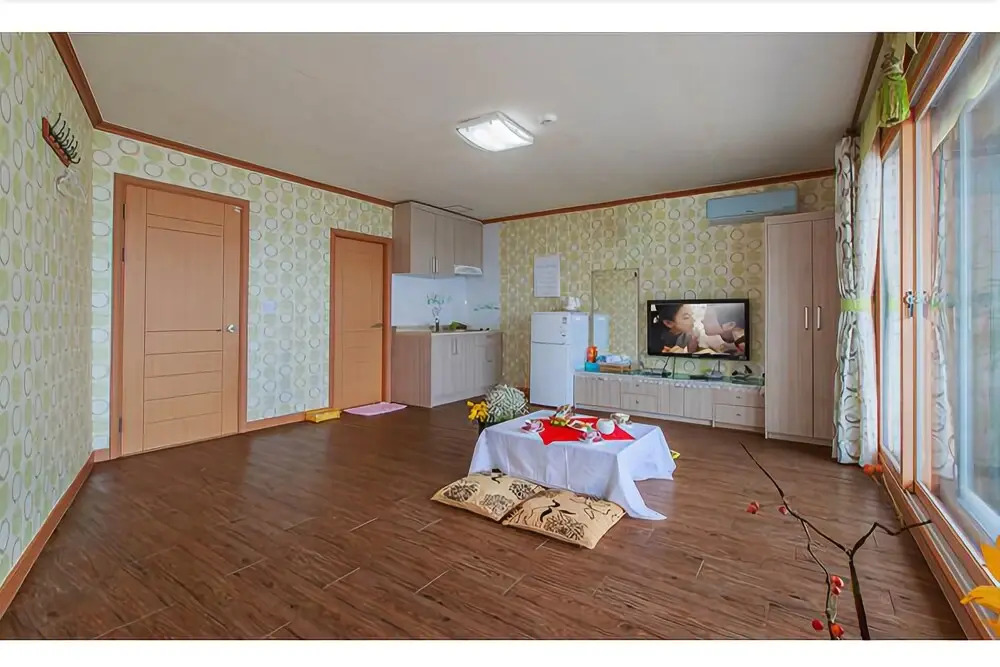 Yangyang Seaglow Rainbow Pension