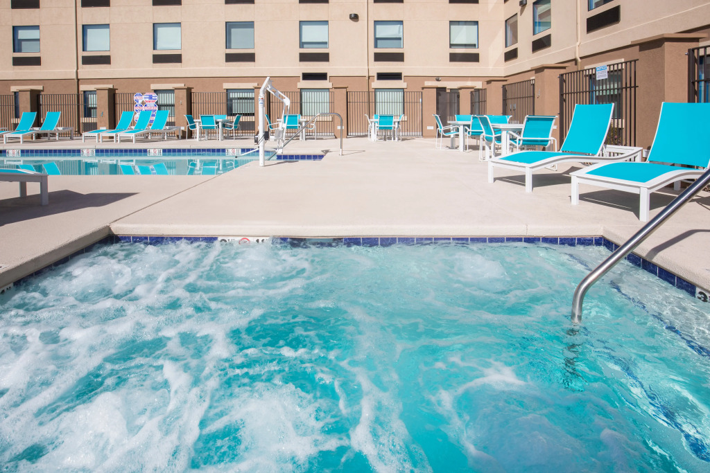 Holiday Inn Express & Suites Pahrump by IHG