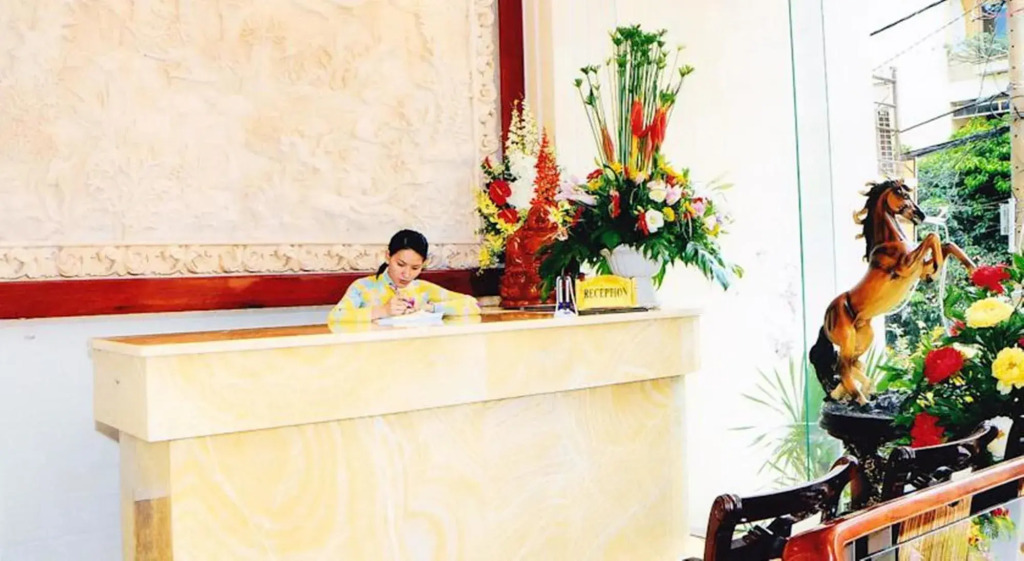 Pink Suite Saigon Airport Hotel