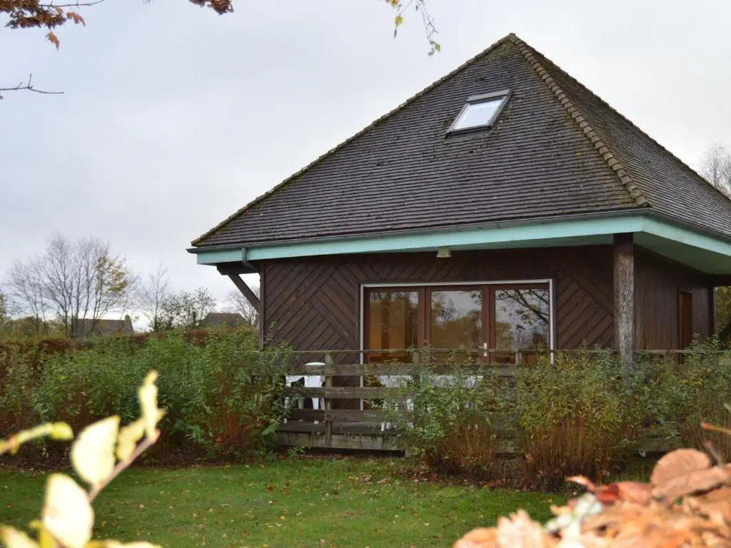 Chalet en pleine nature à Orsennes avec étang à proximité, idéal pour 6 personnes et animaux admis - FR-1-591-170