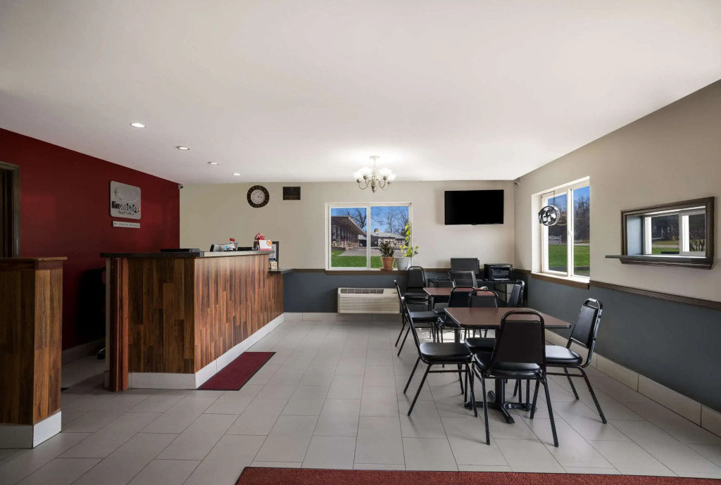 Econo Lodge Inn & Suites Canandaigua - Finger Lakes Area