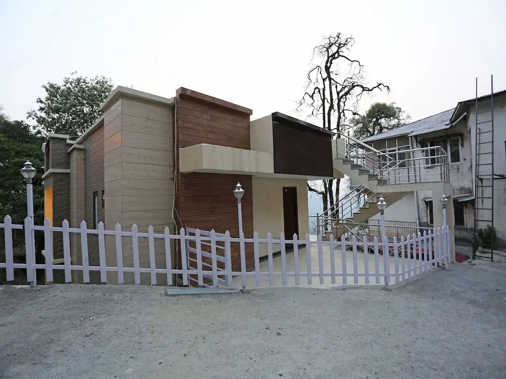 OYO 15210 Hotel Aashna
