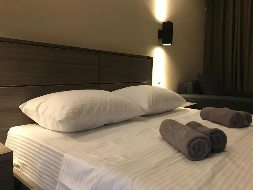 Luxury 4-Bedroom Apartment In The Center