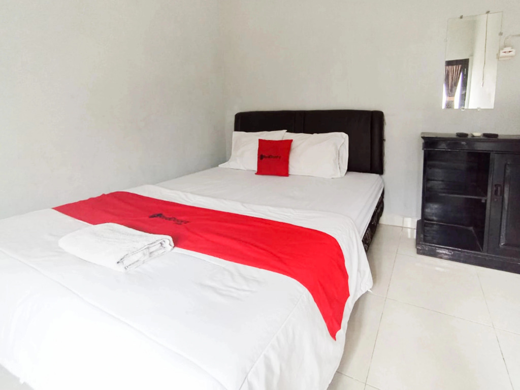 RedDoorz @ Penginapan Hello Pacitan