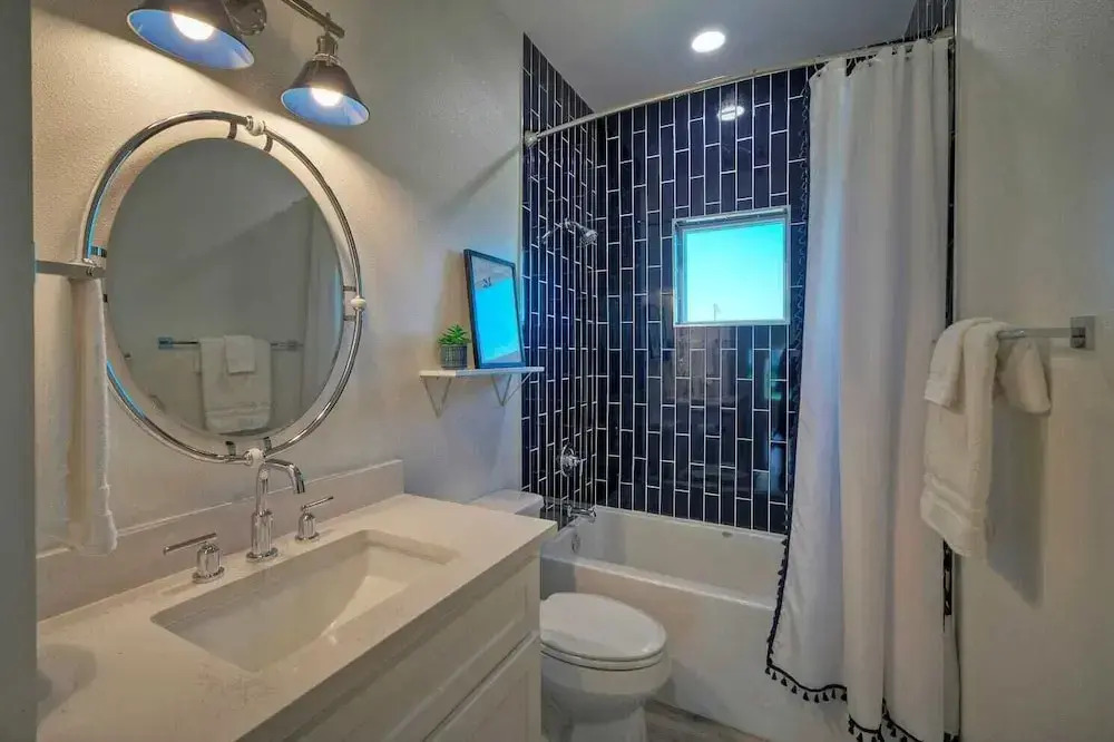 Sleeps 24 2 Homes, Walk to the Beach, Private Pools, Fire Pit, Modern Design