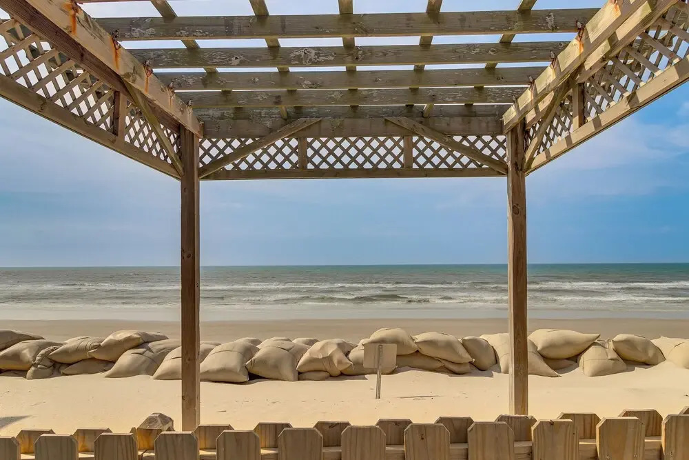 Walk to Ocean: North Topsail Beach Gem w/ Balcony!