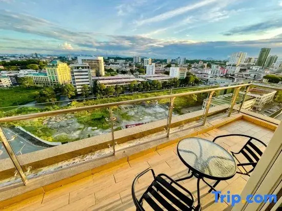 Kuching City Center Apartment With City View
