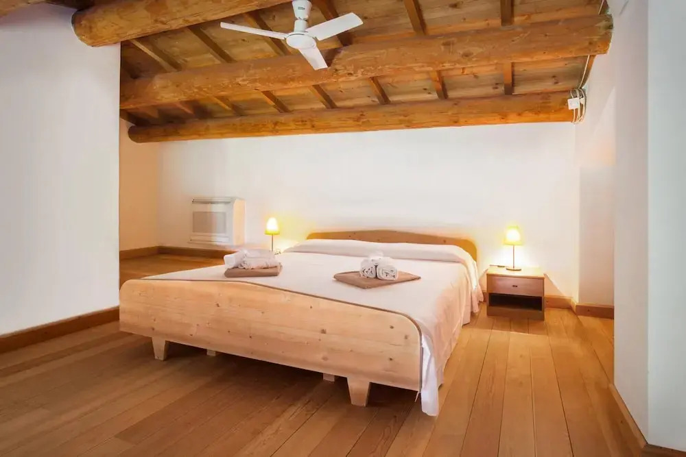 C Cantoni - 10 Sleeps Villa With Pool Stunning Views in Garda