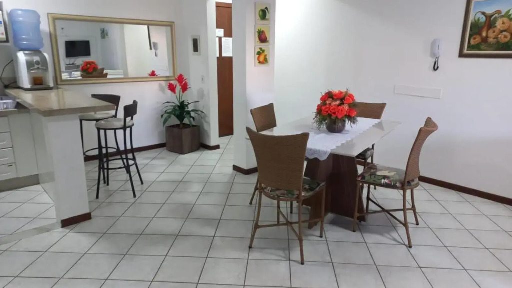 Apto. 2 quartos em Bombinhas (60 m da praia)