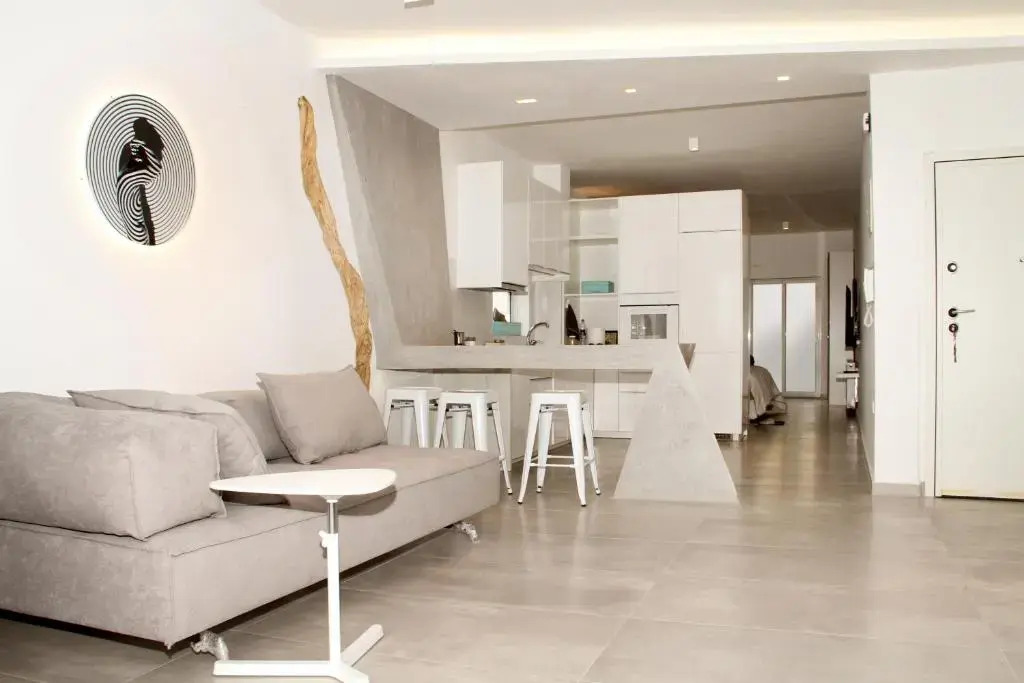 LOFT Suite 7