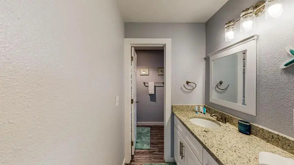 AH-H230 Newly Remodeled Second Floor Condo, Overlooking PoolHot Tub