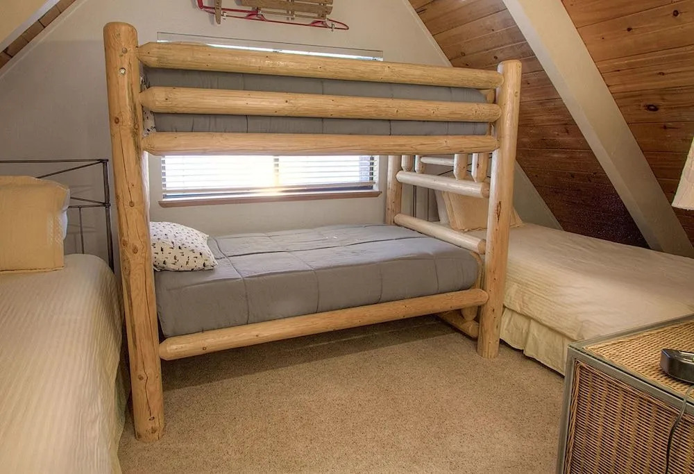 Cozy Mountain Hideaway home