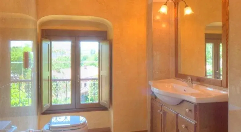 Raffaello Residence una Dimora storica con piscina panoramica nelle Marche