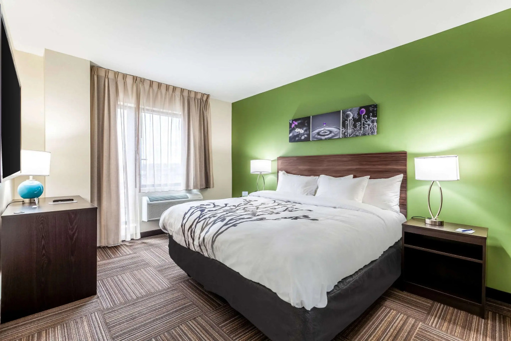 Van Wyck Hotel & Suites Near JFK Airport