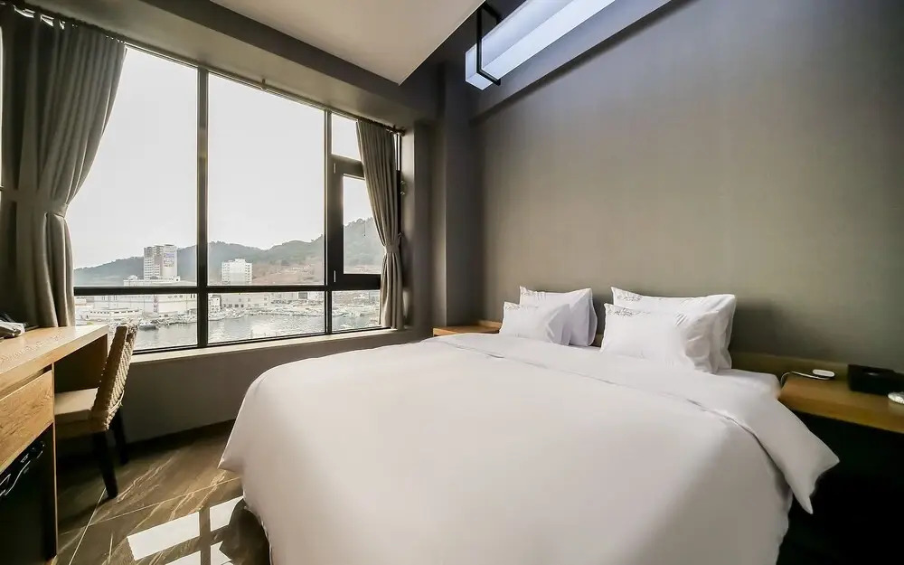 Changwon Jinhae Almond Hotel