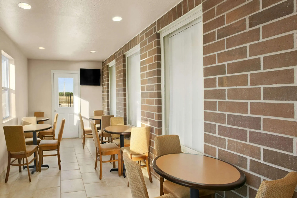 Jacksonville Inn & Suites