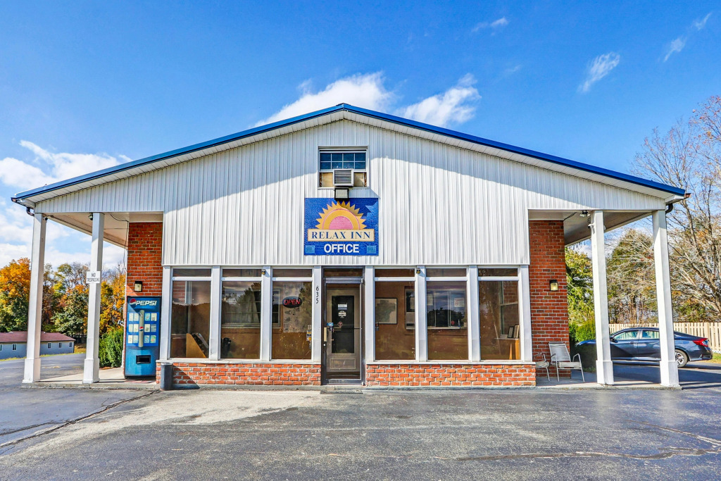 Hotel O Relax Inn Lewisburg near I-64