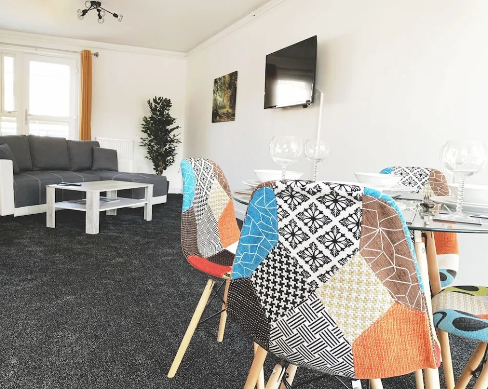 Toothbrush Apartments - 2 Bed 1 Bath Apt