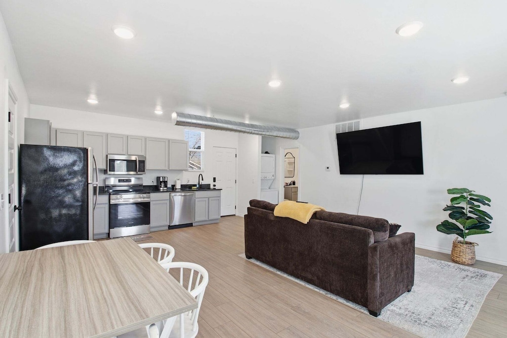 Modern 2br Near Downtown Okc 2 Bedroom Home
