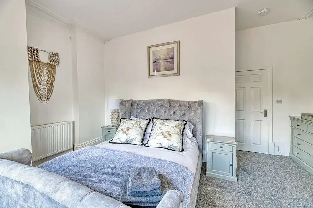 Three Bed Apartment by Guestz