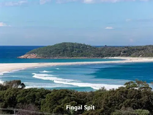 Whale Tales' 78 Lentara Street - Fantastic Water Views Over Fingal Beach