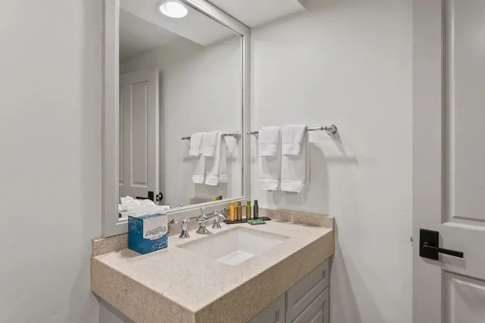 Trail's End Lodge at Deer Valley Resort - Two Bedroom Residence with Den and Spa #102 2 Condo