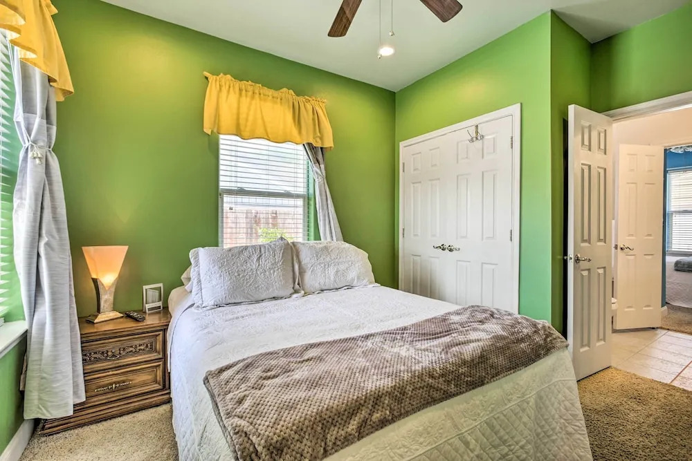 5 Mi to Bourbon St: Nola Home w/ Fenced Yard!