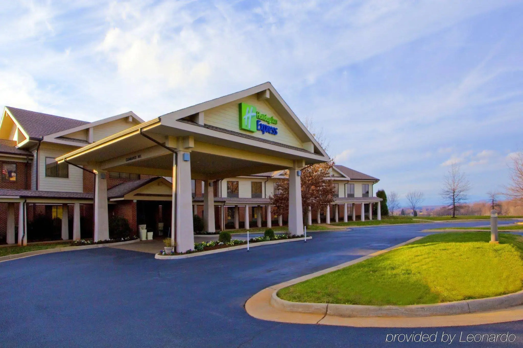 Round Hill Inn