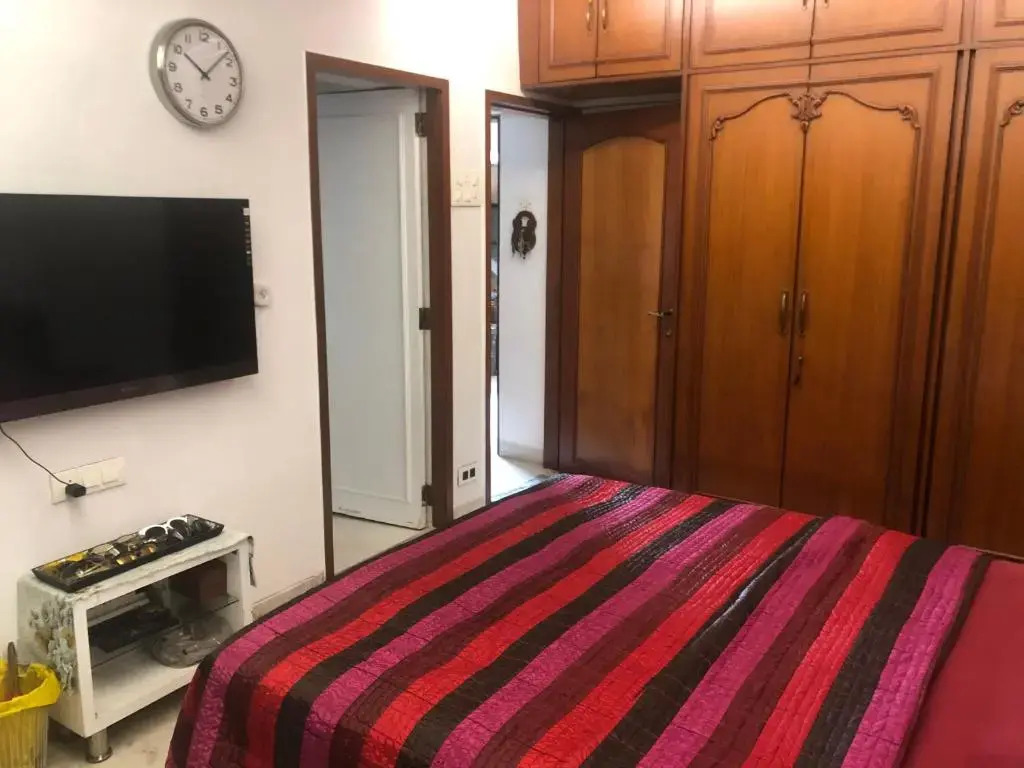Luxurious Cozy 1 King Bed suite with free parking