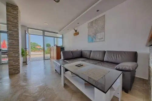 Apartments Djurovic with Pool