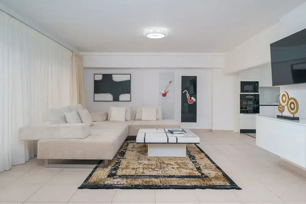 Voula Luxury Modern Living with Garden