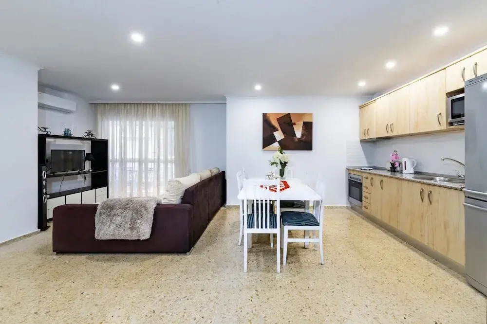 Fuengirola Centre - Modern 2BR Apartment -one Step to Everything