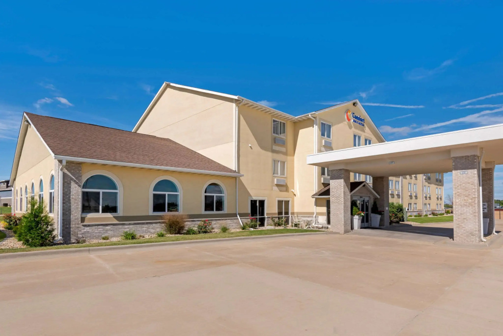 Comfort Inn & Suites near Route 66