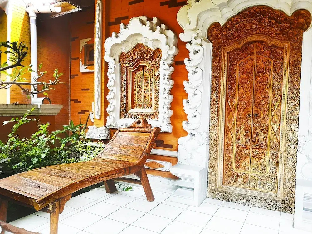 Lovina Palace