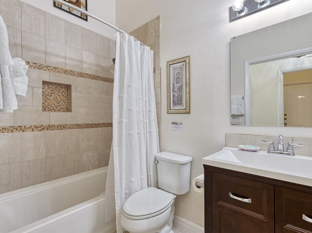 Villa Minutes From Disney 4bd 3bt Private Pool & Games 4 Bedroom Home