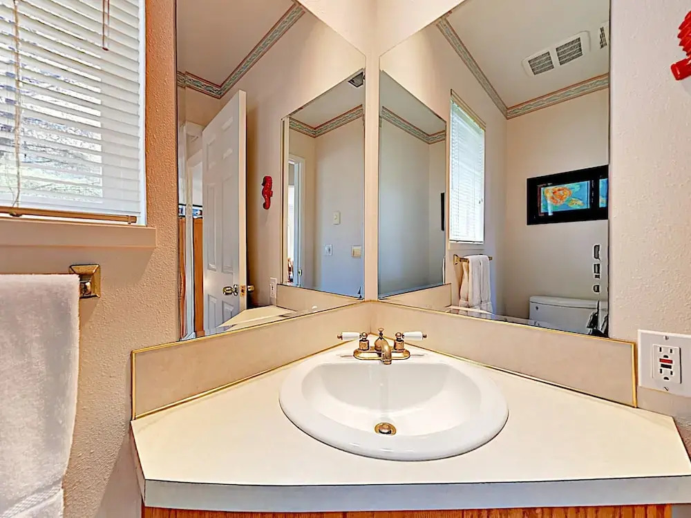 5870 Cloverdale - 4 Br Home